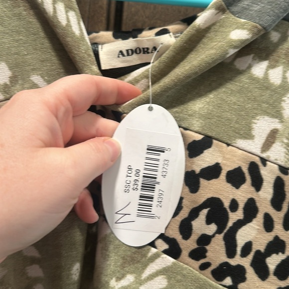 NWT Large Adora Hooded Sweater - Picture 2 of 3